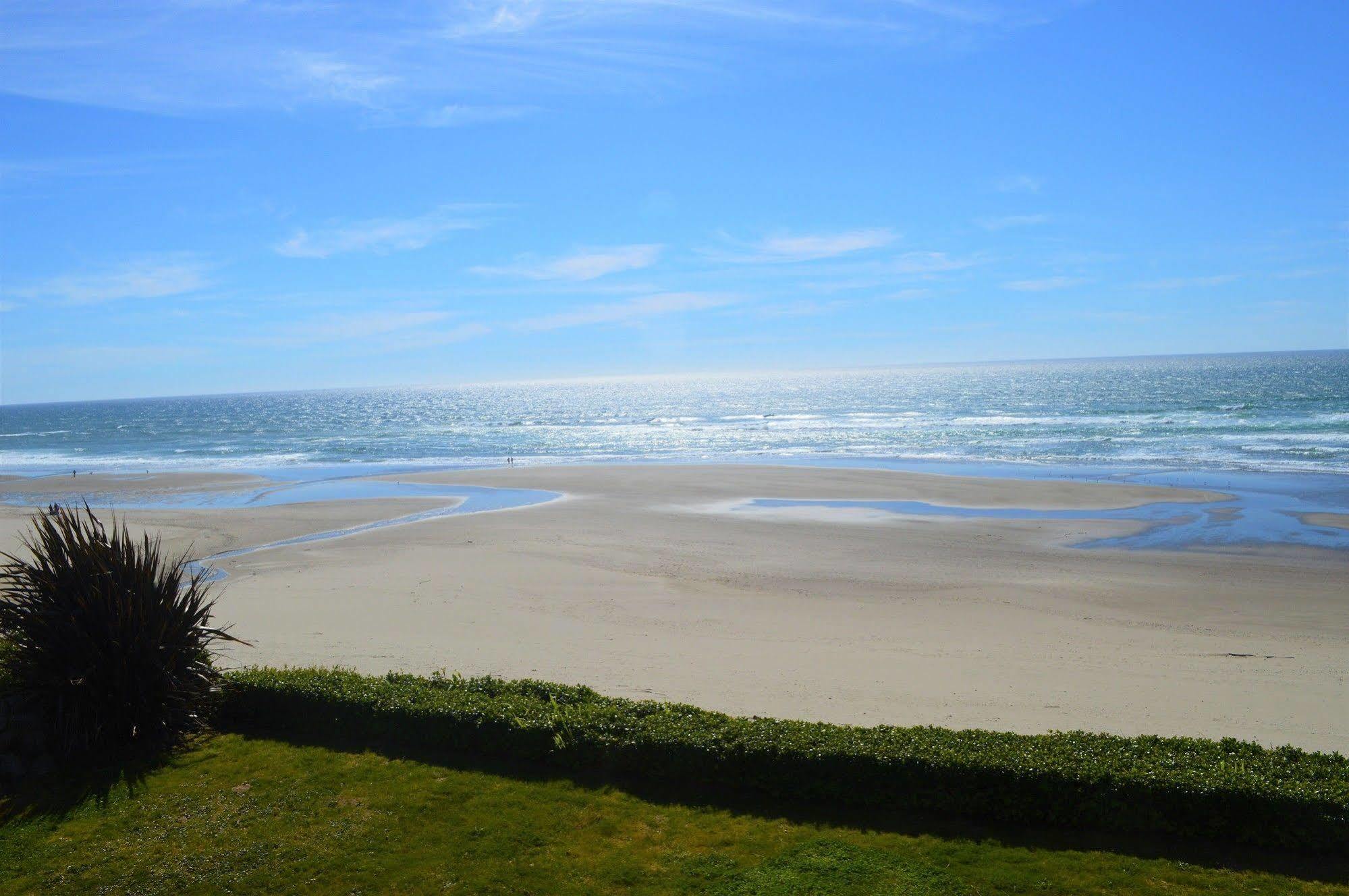 Starfish Manor Oceanfront Hotel Lincoln City Exterior photo